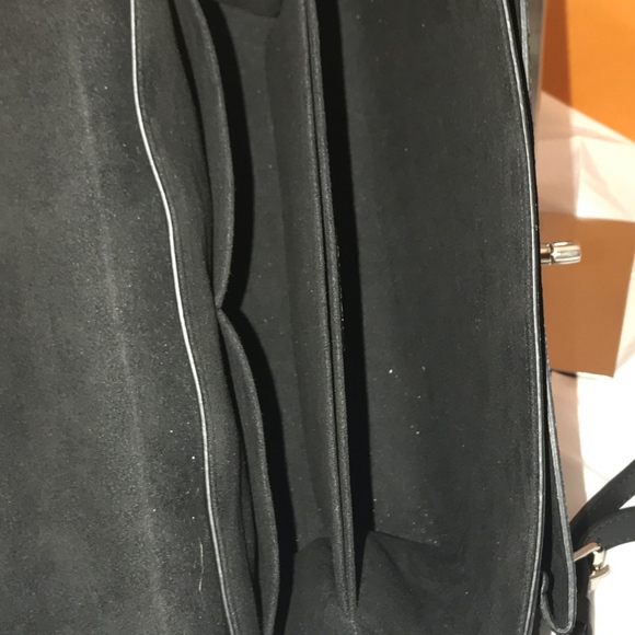 Louis Vuitton MYLOCKME Studs Like NEW - Picture 7 of 8